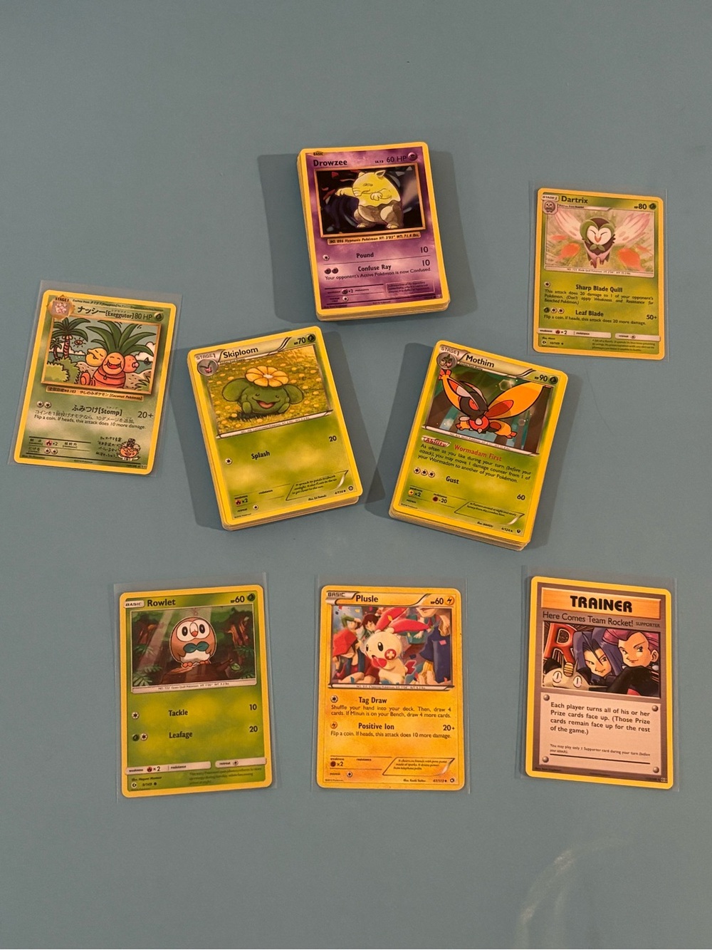 Lot of 100 Pokemon cards